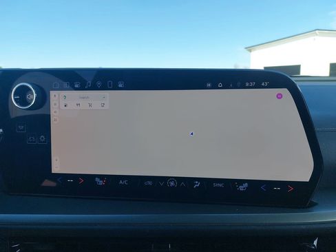 Used 2024 Chevrolet Traverse LT w/ Trailering Package image 19