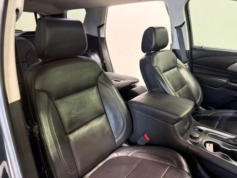 Used 2019 Chevrolet Traverse RS image 28