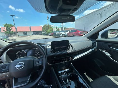 Used 2025 Nissan Rogue SV FWD image 35
