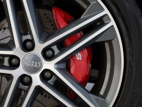 Used 2018 Audi SQ5 Prestige w/ Prestige Package image 36