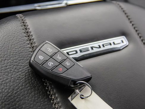 Certified 2025 GMC Yukon Denali image 38