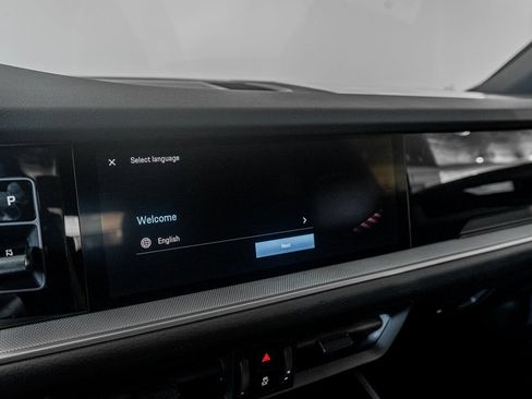 Certified 2025 Porsche Cayenne AWD/4WD image 22