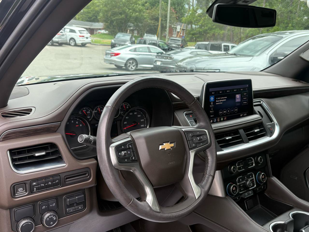 Used 2021 Chevrolet Tahoe LT w/ LT Signature Package RWD image 16