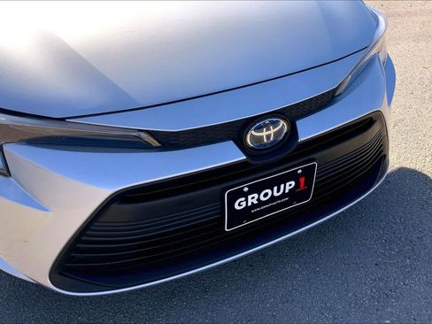 Used 2025 Toyota Corolla LE image 29