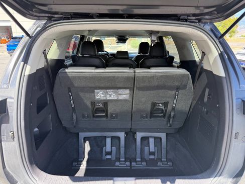 Used 2025 Kia Carnival FWD image 20