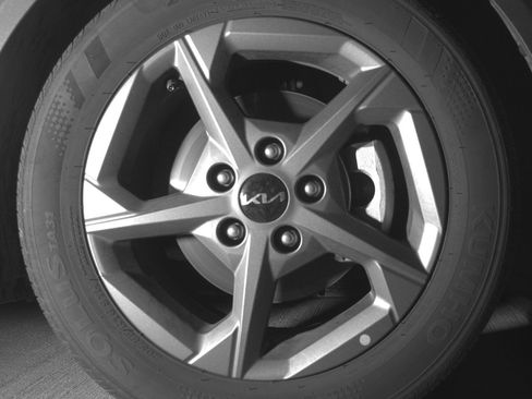 Used 2025 Kia K4 LXS image 13