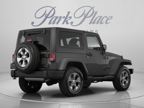 Used 2017 Jeep Wrangler Unlimited Sahara AWD/4WD image 3