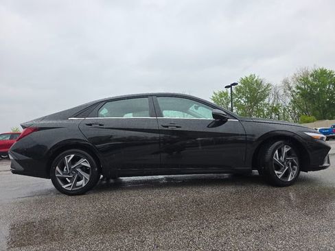 New 2026 Hyundai Elantra Limited FWD image 18
