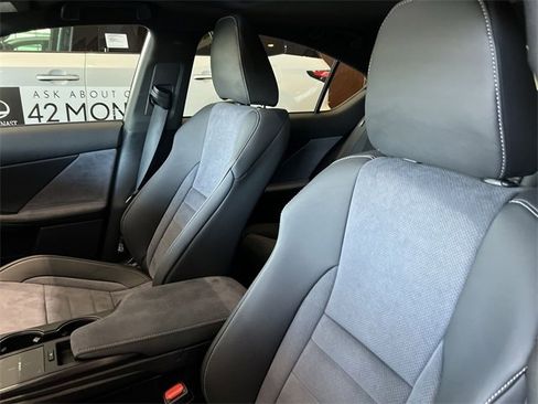 Used 2022 Lexus IS 500 image 9