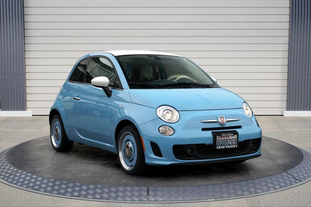 Used 2019 FIAT 500 Lounge FWD image 1