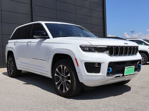 Used 2022 Jeep Grand Cherokee Overland w/ Luxury Tech Group IV AWD/4WD image 6