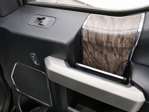 Used 2017 Ford F250 Lariat w/ Chrome Package image 19