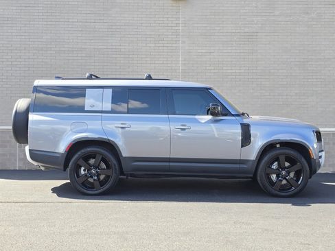 Used 2023 Land Rover Defender 130 S image 9