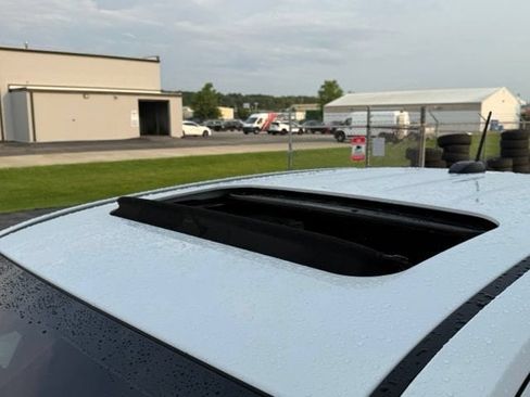 Certified 2024 GMC Canyon AT4 w/ AT4 Premium Package AWD/4WD image 17