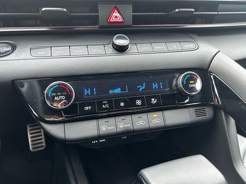 Certified 2025 Hyundai Elantra SEL image 47