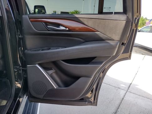 Used 2019 Cadillac Escalade Premium Luxury w/ Escalade Sport Edition AWD/4WD image 26