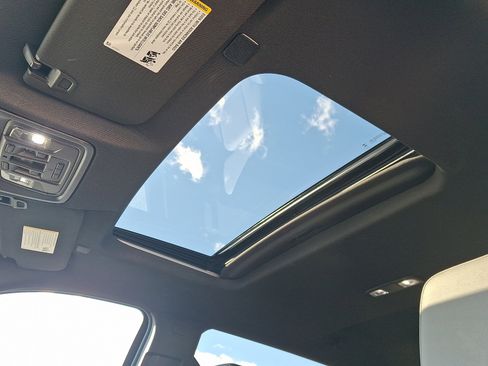 Used 2025 Chevrolet Silverado 2500 ZR2 w/ Technology Package image 14