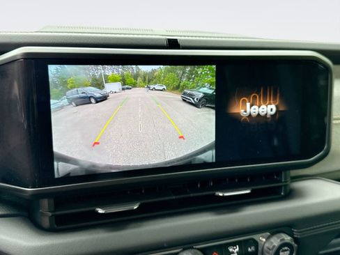 Used 2025 Jeep Wrangler Unlimited Sahara AWD/4WD image 22