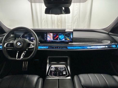 Used 2023 BMW 760i xDrive image 8