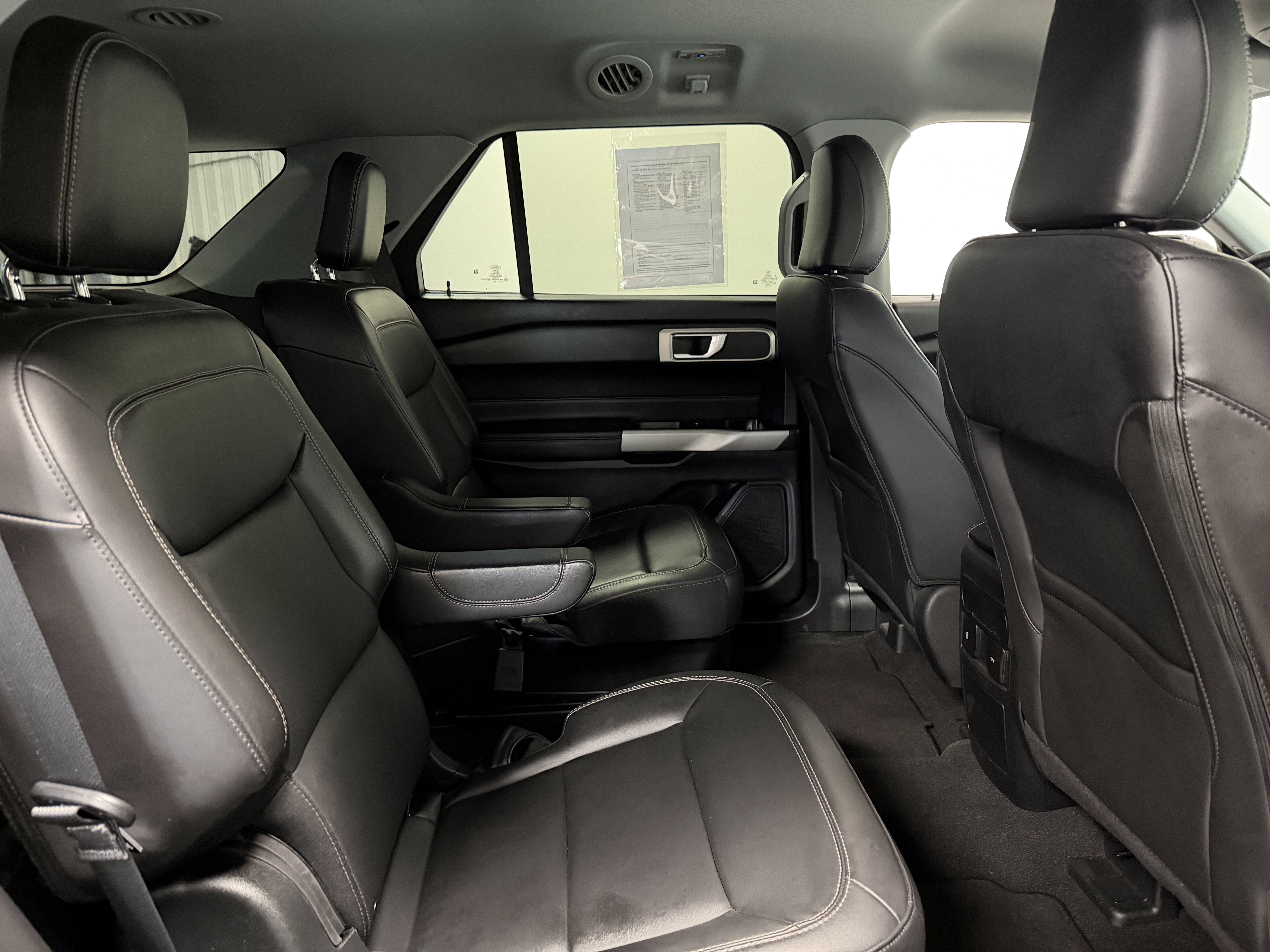Used 2024 Ford Explorer XLT w/ Equipment Group 202A AWD/4WD image 20