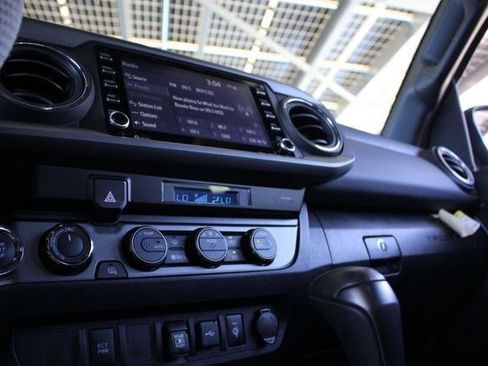 Used 2022 Toyota Tacoma 4x4 Double Cab image 17