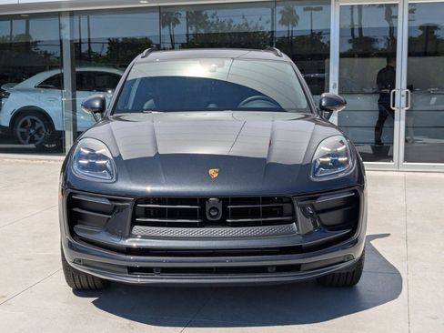 Certified 2025 Porsche Macan image 6