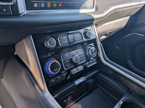 Used 2021 GMC Yukon Denali w/ Denali Premium Package image 23