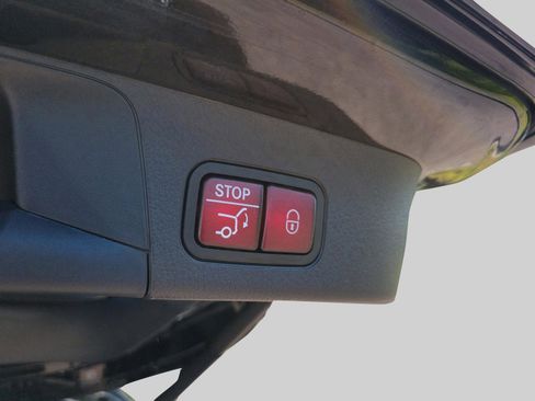 Used 2025 Mercedes-Benz GLB 250 image 29