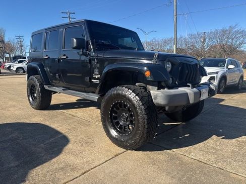 Used 2017 Jeep Wrangler Unlimited Sahara image 3