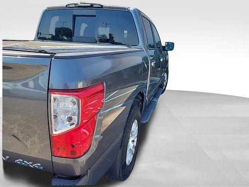 Used 2017 Nissan Titan SV AWD/4WD image 3