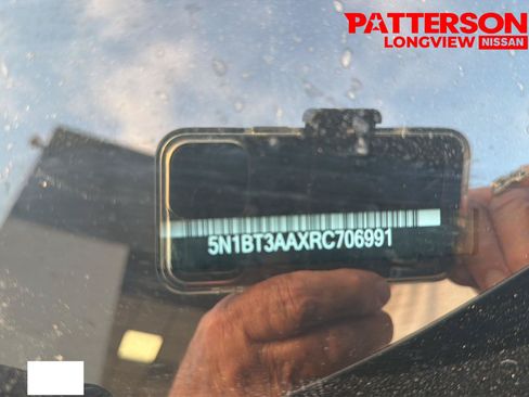 Used 2024 Nissan Rogue S FWD image 19