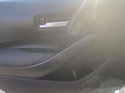 Used 2020 Toyota Corolla LE FWD image 19
