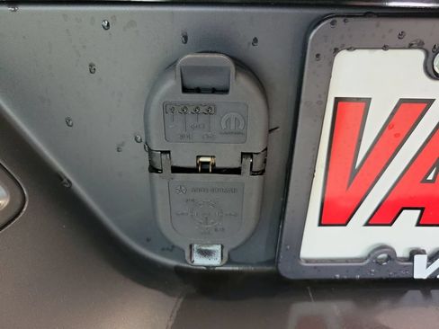 Used 2021 Jeep Gladiator Overland AWD/4WD image 15
