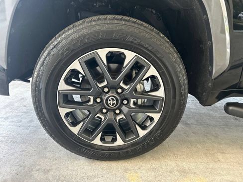Used 2025 Toyota Tundra Limited AWD/4WD image 14