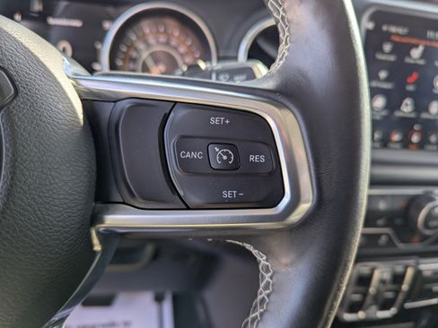 Used 2019 Jeep Wrangler Unlimited Sahara w/ Dual Top Group AWD/4WD image 15
