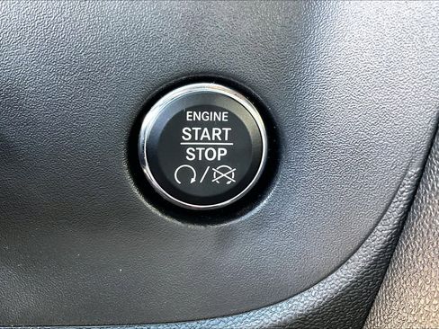 Used 2013 Dodge Challenger R/T image 31