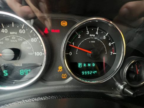 Used 2015 Jeep Wrangler Unlimited Sahara AWD/4WD image 14