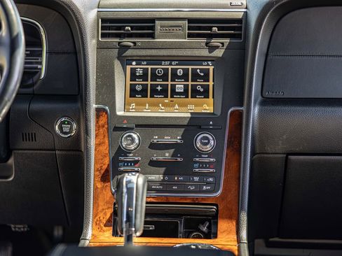 Used 2017 Lincoln Navigator L Select AWD/4WD image 39
