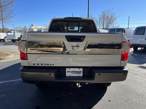 Used 2018 Nissan Titan Platinum Reserve image 9