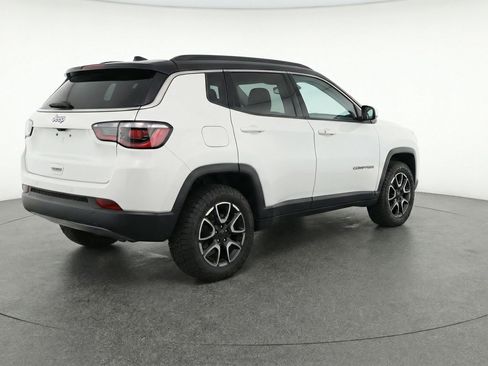 Used 2025 Jeep Compass Trailhawk AWD/4WD image 9