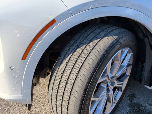 Certified 2023 BMW X7 xDrive40i w/ Premium Package image 5