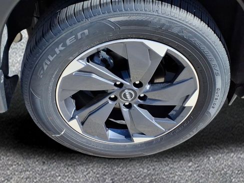 Used 2026 Nissan Rogue SV w/ SV Premium Package image 9