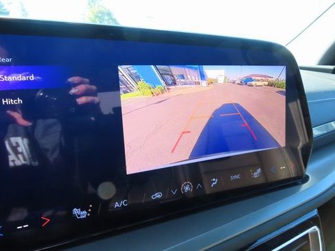 Used 2025 Chevrolet Traverse LT image 26