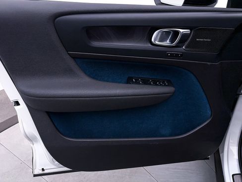 Used 2023 Volvo C40 P8 Recharge Ultimate image 16