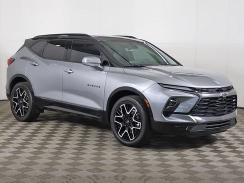 Used 2024 Chevrolet Blazer RS w/ Driver Confidence II Package FWD image 2