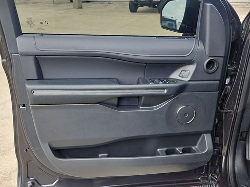 Used 2024 Ford Expedition Max XLT image 13