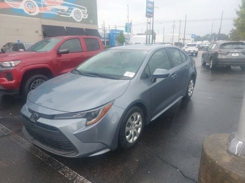 Used 2025 Toyota Corolla LE FWD image 4