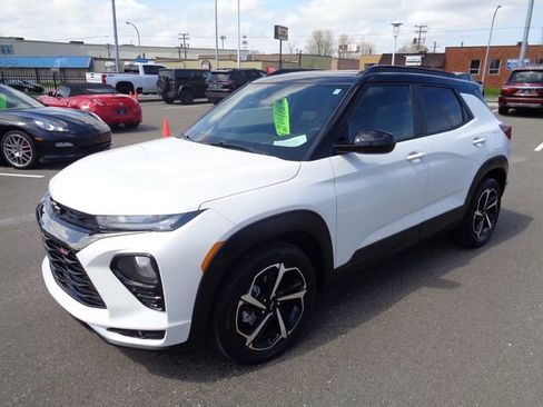 Used 2023 Chevrolet TrailBlazer RS w/ Sun and Liftgate Package image 1
