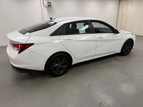 Used 2021 Hyundai Elantra SEL FWD image 4