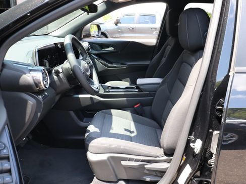 Used 2025 Chevrolet Equinox LT FWD image 9